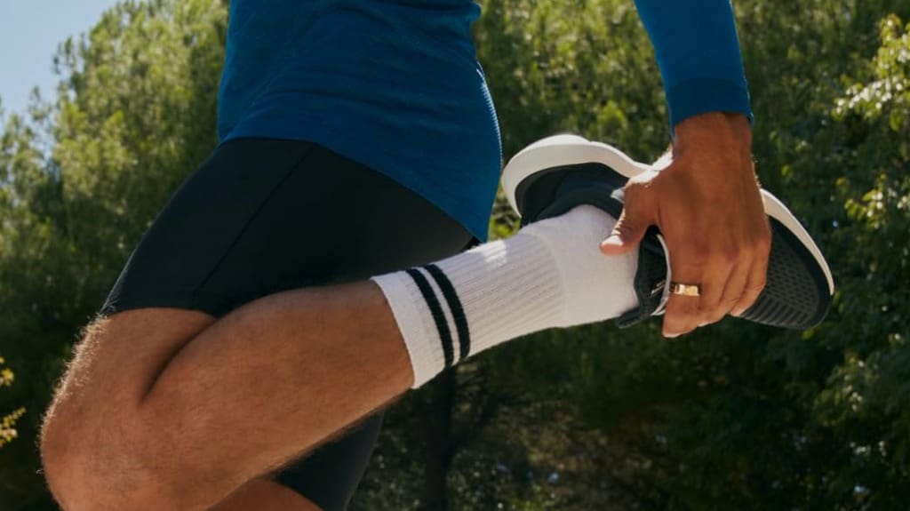 Oura Ring 4 Smart Ring - Stylish Health Tracker - Durable, Lightweight